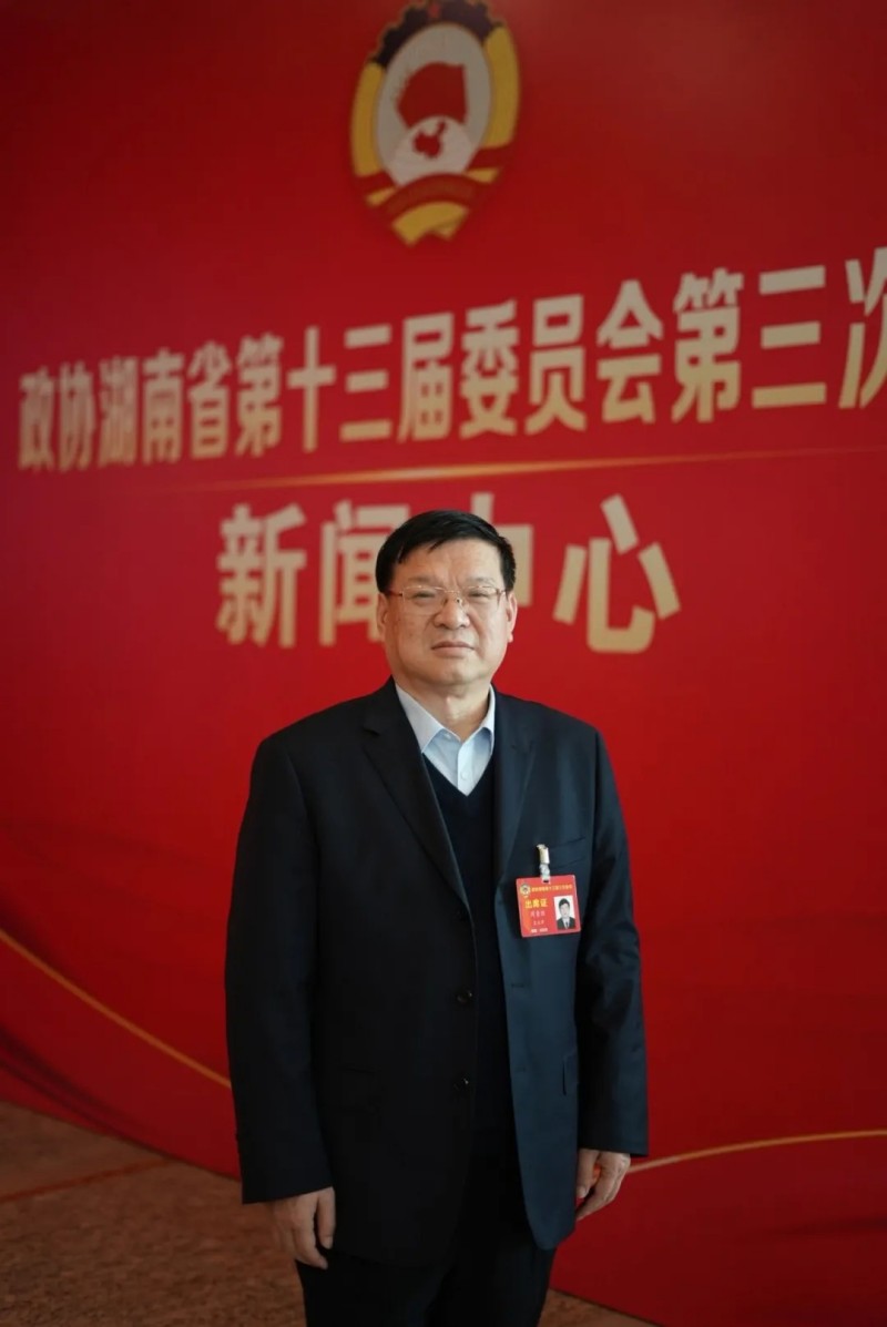 兩會(huì)供銷(xiāo)之聲丨周重旺：產(chǎn)業(yè)先行，以農(nóng)業(yè)經(jīng)營(yíng)主體的發(fā)展助力鄉(xiāng)村振興