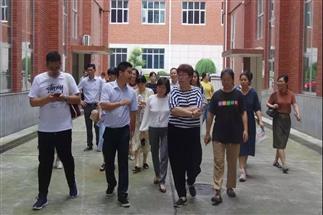 中國人民大學(xué)茶道哲學(xué)研究所湖南茶文化考察團(tuán)一行赴集團(tuán)白沙溪茶廠、益陽茶廠、君山茶業(yè)考察調(diào)研